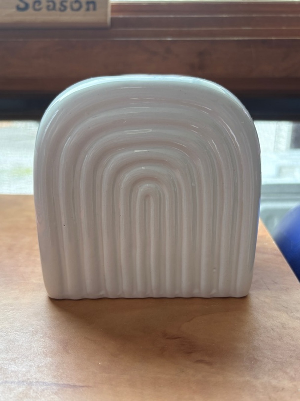 Minimal White Ceramic Arch Sculpture - Modern Home Accent